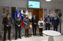 20. 12. 2021, Vinja Gora – Predsednik Republike Slovenije podelil glavno nagrado Zlata ebela 2021 (STA/Tamino Petelinek)